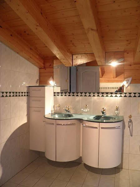 Апартаменты Haus Alpenperle Саас-Альмагель Экстерьер фото
