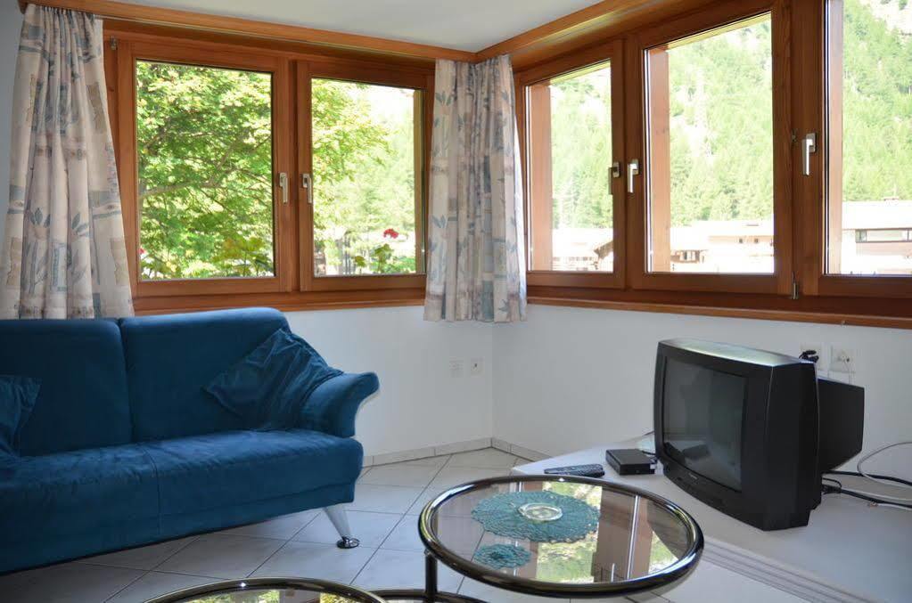 Апартаменты Haus Alpenperle Саас-Альмагель Экстерьер фото